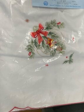 Peacock Creation vintage Christmas embroidered 13 piece tablecloth napkin set